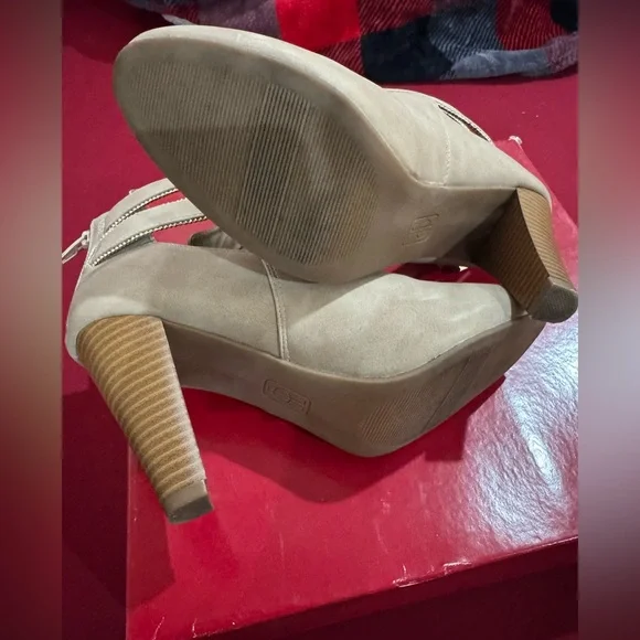 Jennifer Lopez Taupe Cutout Strappy High Heel Ankle Boots - Picture 7 of 11